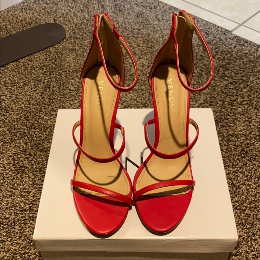 VENUS Strappy High Heel